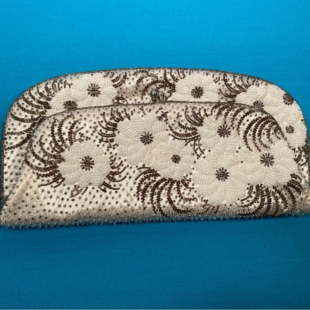 Beaded Floral Clutch by II Yama - Picture 2 of 11